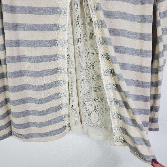 REWIND STRIPED LACE BACK DETAIL TOP - Picture 4 of 6